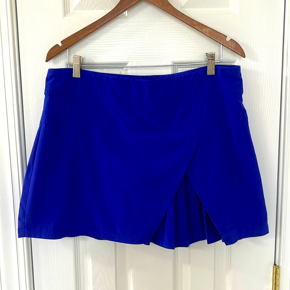 Athleta pleated skort. Size Large Tall. Great condition. No rips or stains